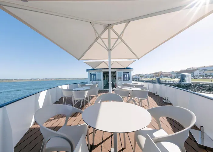Costa do Sal Hotel Boat Lounge
